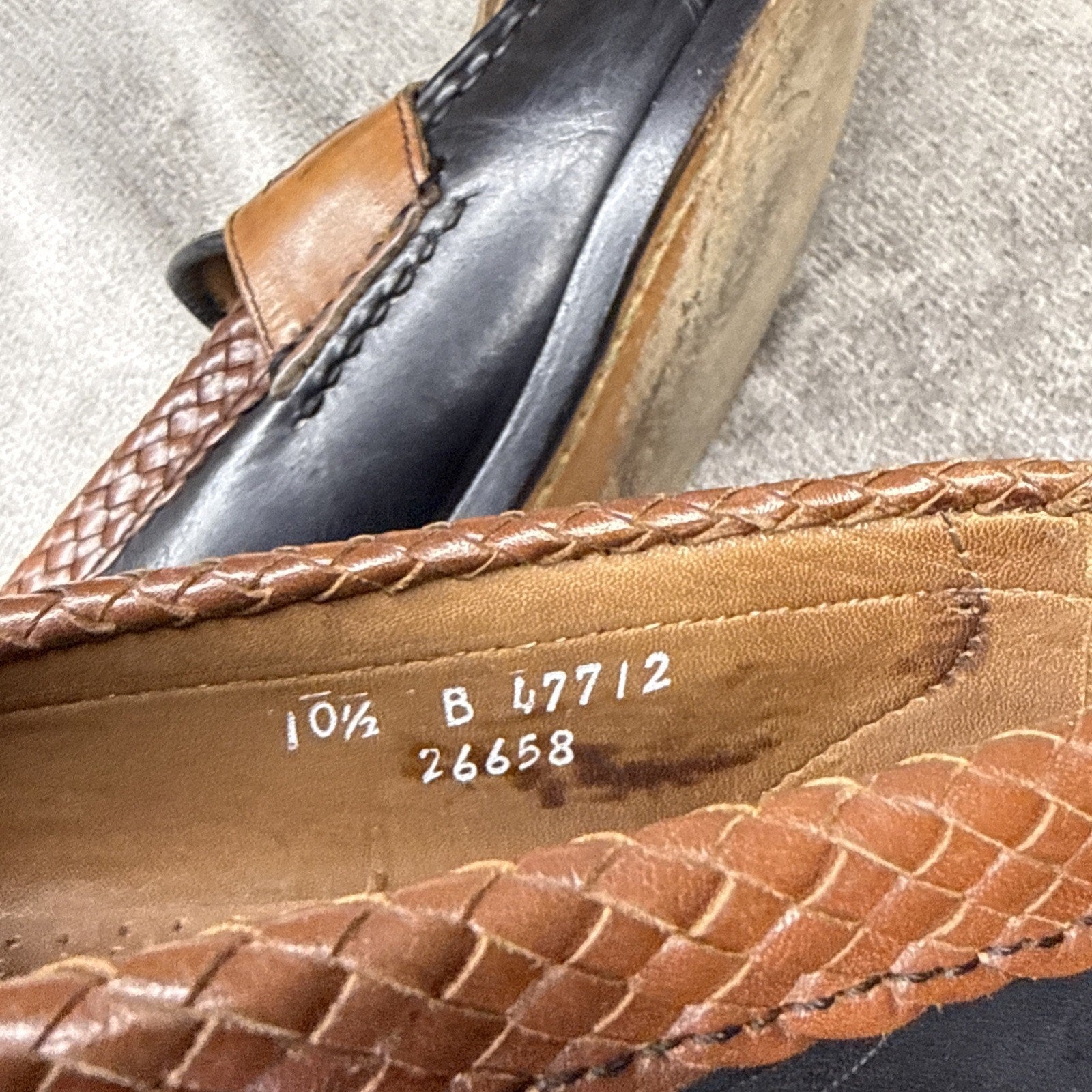 Allen Edmonds Maxfield Tassel Loafer Black / Tan 10.5B Leather