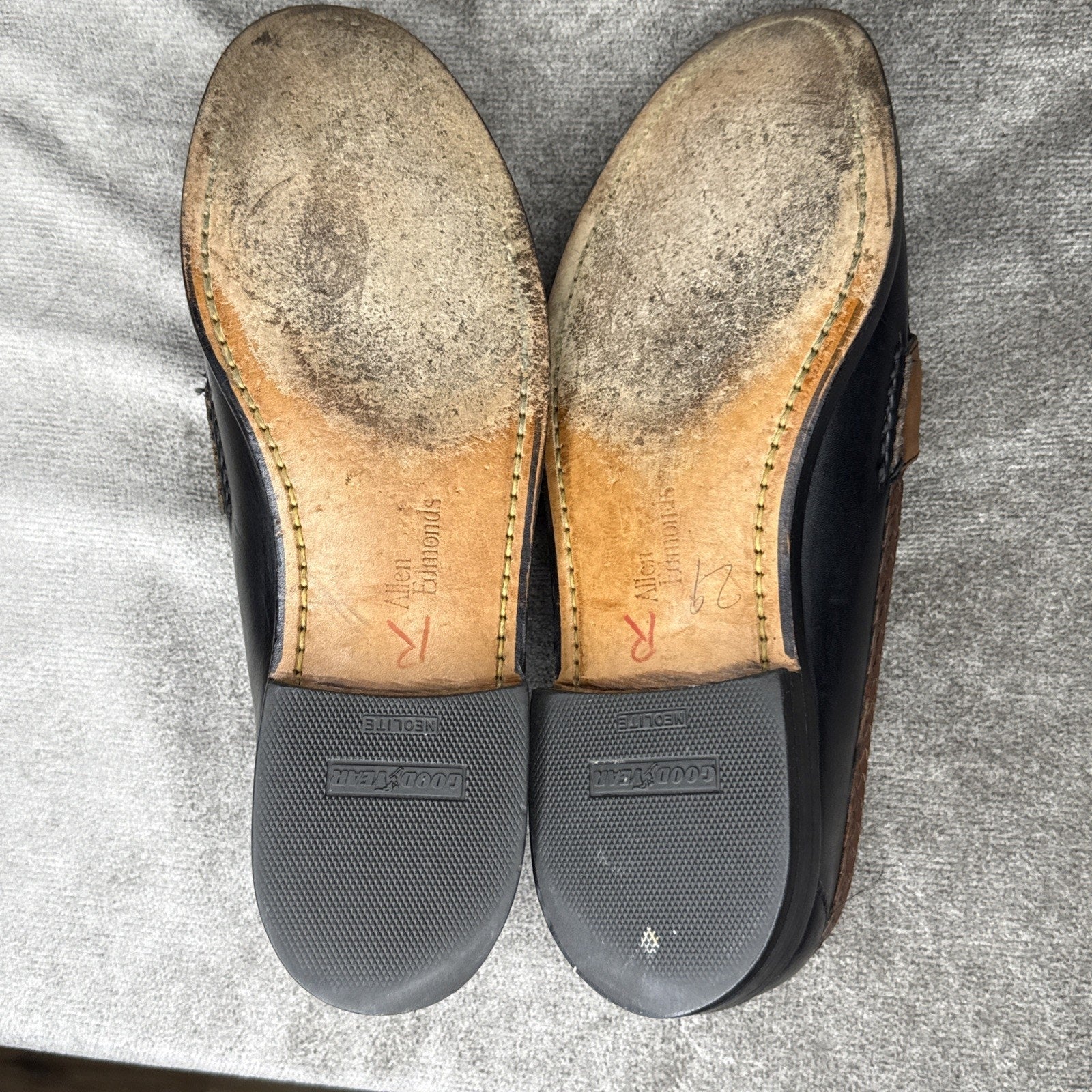 Allen Edmonds Maxfield Tassel Loafer Black / Tan 10.5B Leather